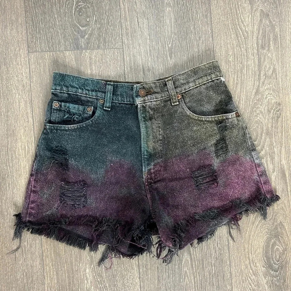 Vintage Levi's Women's 501 Jeans Shorts Black Denim High Waist Cutoffs 90s Y2k - Picture 8 of 13